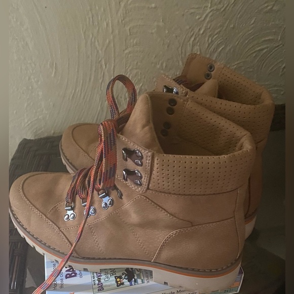 Crown Vintage Boots - Picture 5 of 6